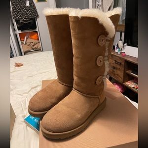 UGG Bailey button triplet ll